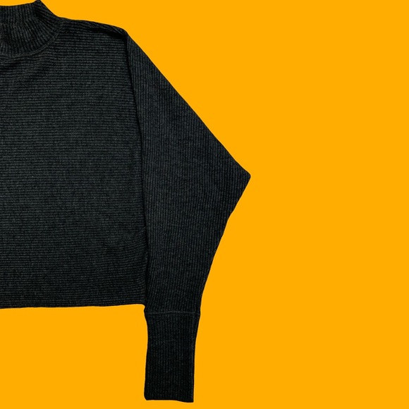 Design Lab Women’s Mock Neck Crop Top - Picture 5 of 7